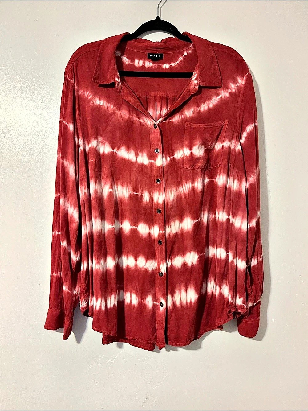 Torrid Tie-Dye Button Down in Red & White Size 3